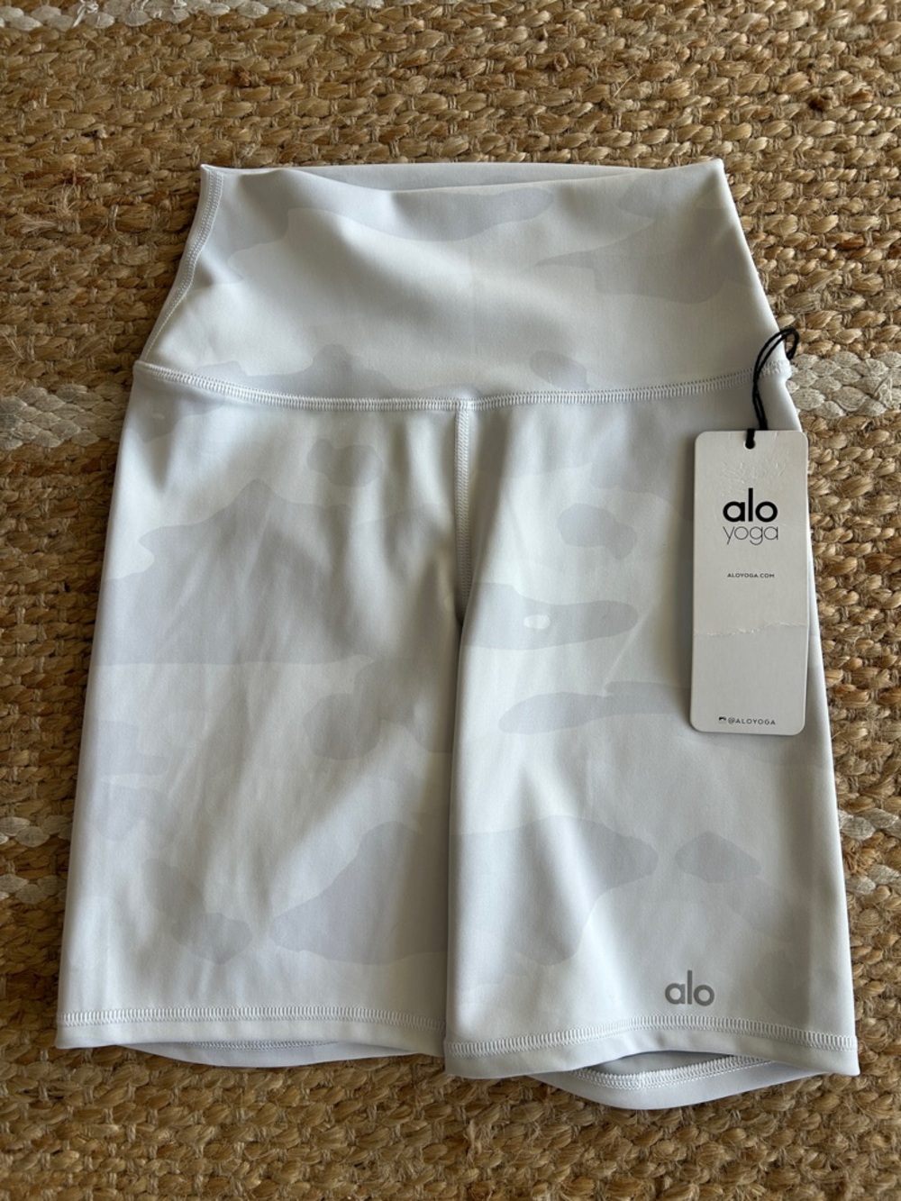 Alo High Waisted Vapor Bike Shorts White Camouflage